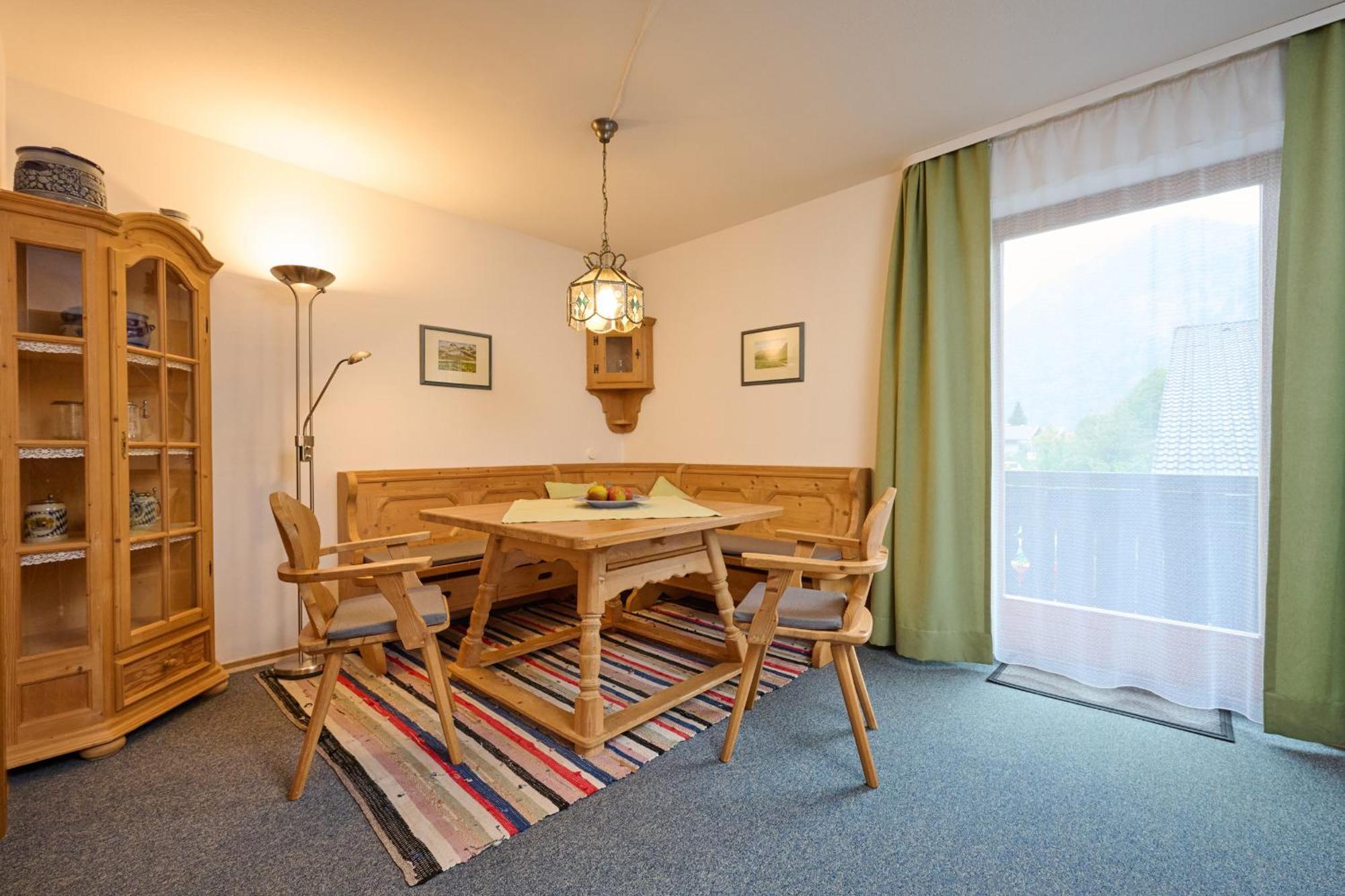 Gaestehaus Weissenbacher-Ferienwohnungen Marquartstein Esterno foto